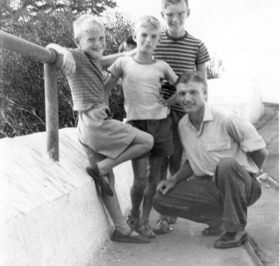 images/Dad%20bros%20Gib.jpg#joomlaImage://local-images/Dad bros Gib.jpg?width=953&height=905