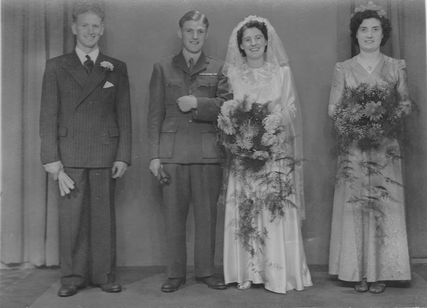 images/Mum%20Dad%20wedding%2025%209%2048%20Uncle%20Archie%20Aunt%20May.jpg#joomlaImage://local-images/Mum Dad wedding 25 9 48 Uncle Archie Aunt May.jpg?width=1359&height=983